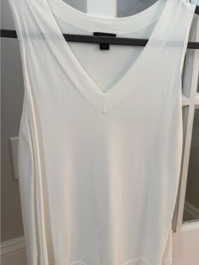Ann Taylor Petite V‑Neck Knit Top in Ivory